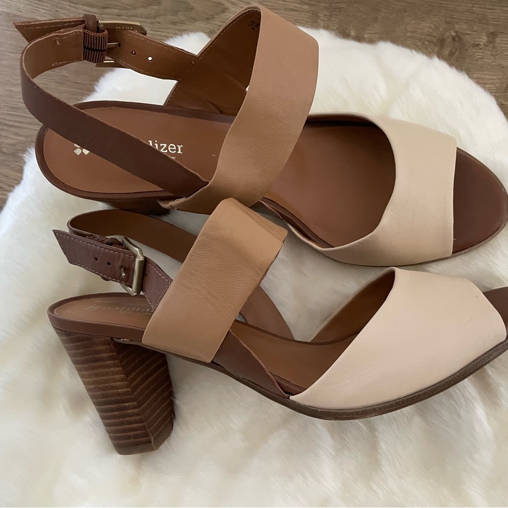 ⭐️ Host Pick⭐️ NATURALIZER nude/tan sandals. 8 cm heel. Brand new. NWOT - Picture 2 of 8